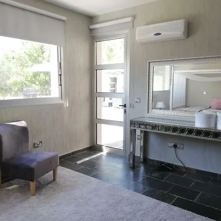Golden Sun Villa *